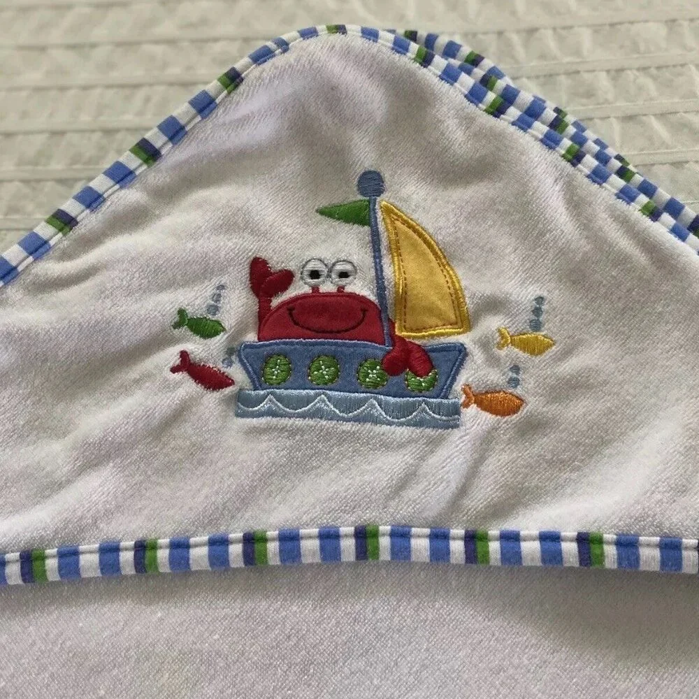 Babies R Us 2012 White With Blue‎ Trim Lobster Hooded Towel Size 28